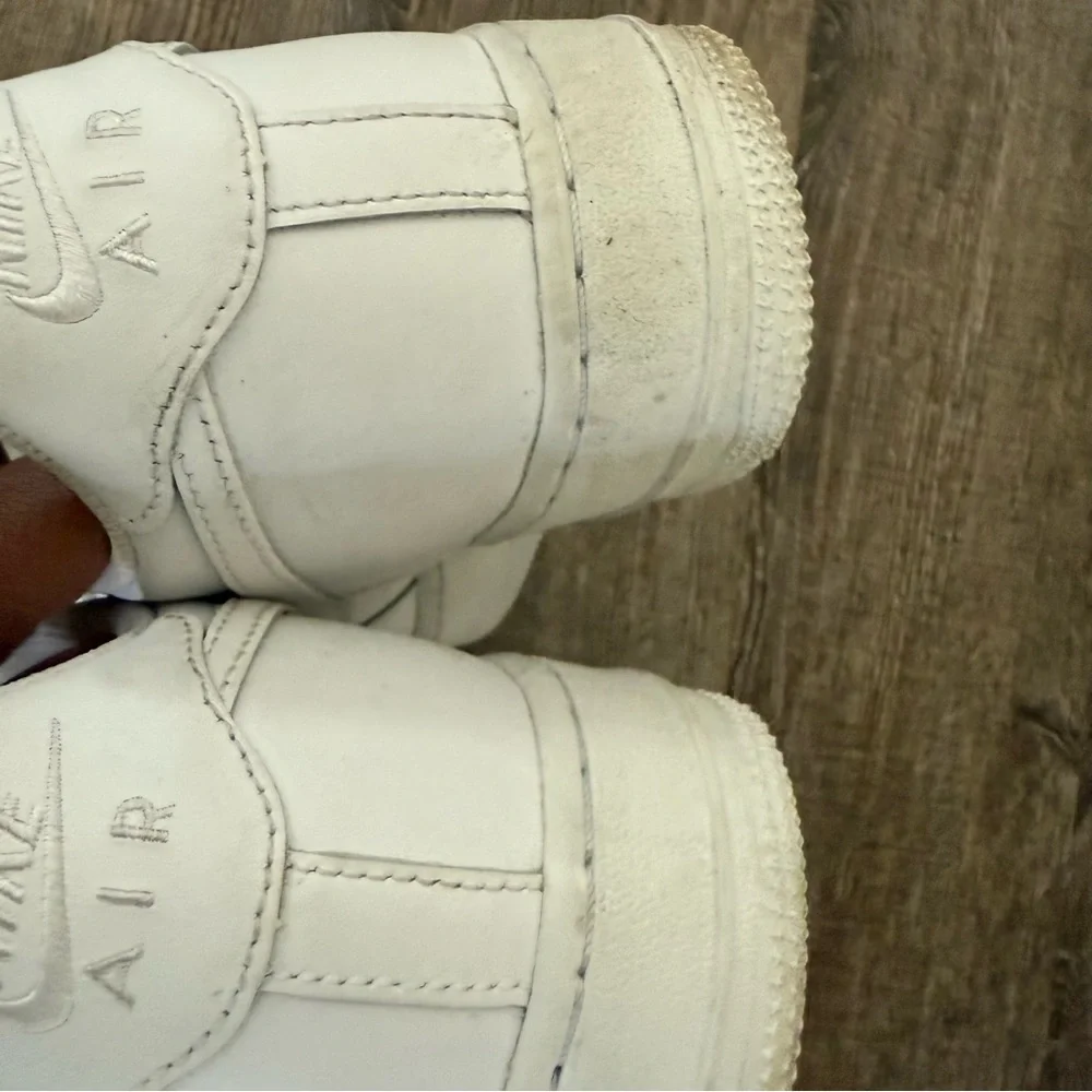 Nike Air Force 1 Shoes Youth Size 7 White Leather Sneakers Basketball Lace Up